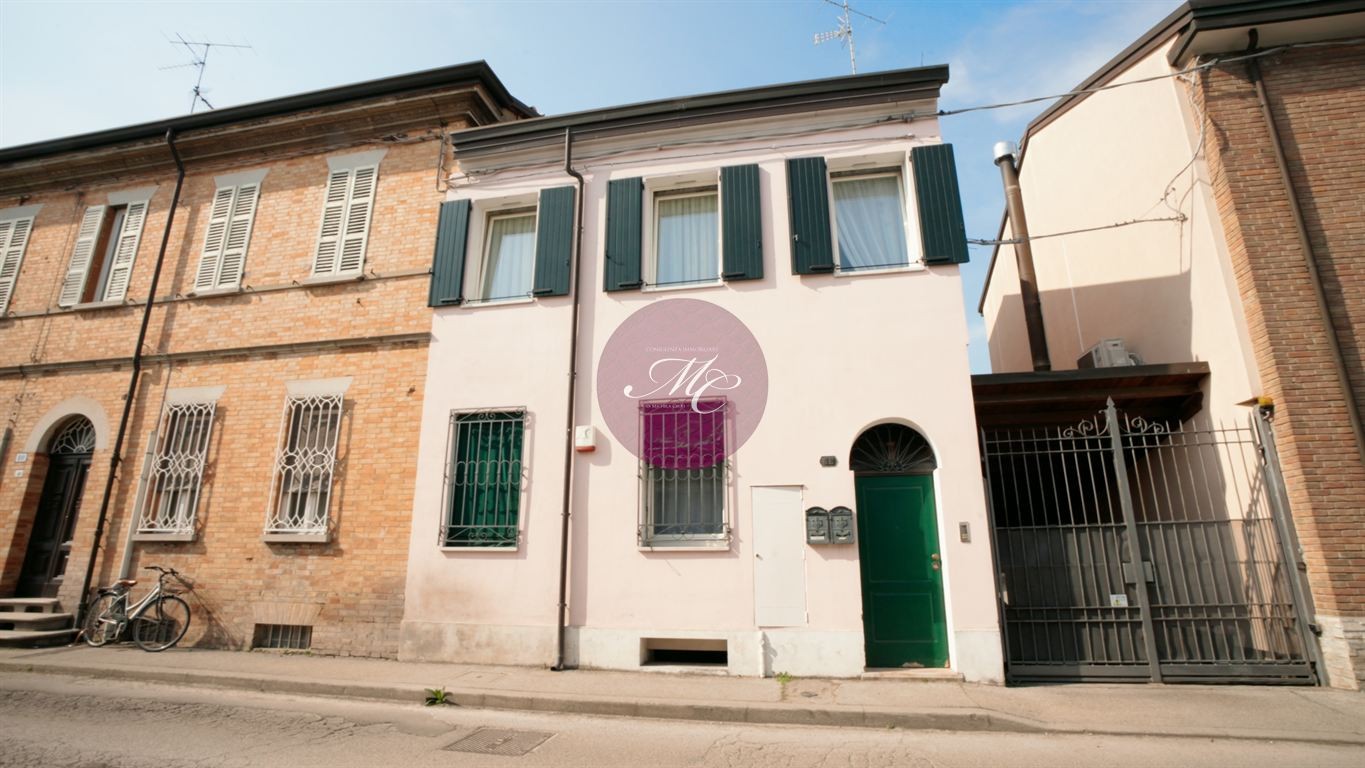 CENTRO STORICO RAVENNA (RA): Appartamento signorile in contesto bifamiliare